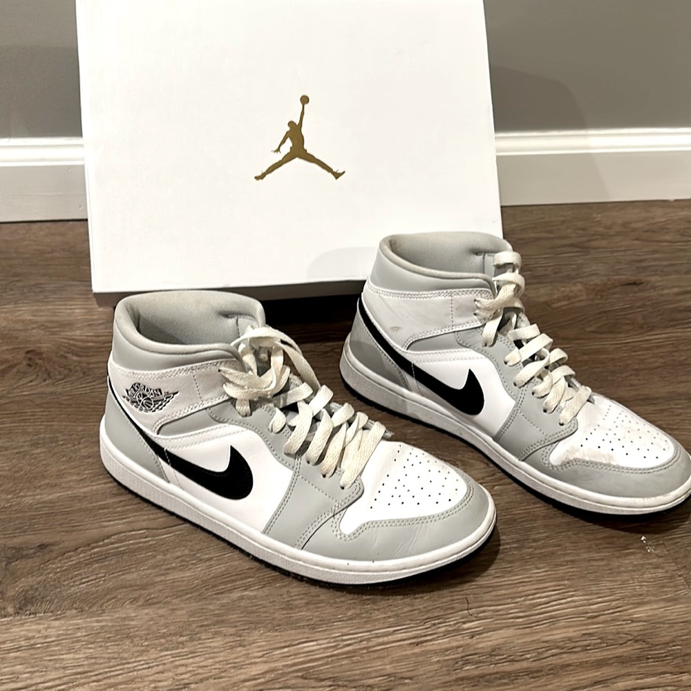 WNS AIR JORDAN 1 MID IN GREY FOG/BLACK-WHITE SZ 9 GENTLY USED $225 OBO
